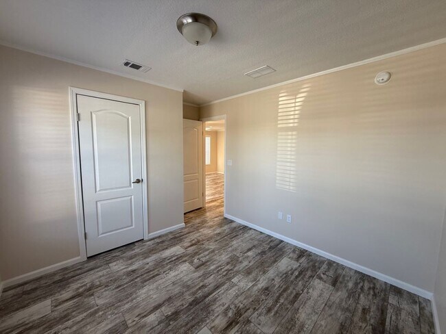 Building Photo - 4 Tahitian Dr