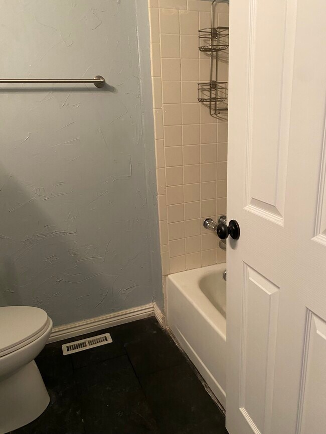 full bath upstairs - 2370 Lexington Village Ln