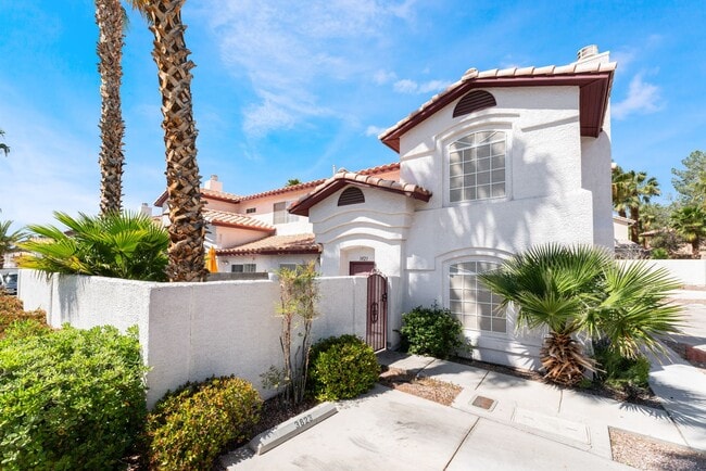 Building Photo - Move in now to this beautiful 2 story 3 be...