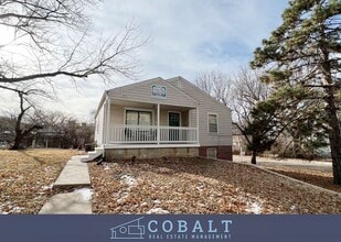 Building Photo - 2 Bedroom Main Floor Unit Available August 1, 2026!