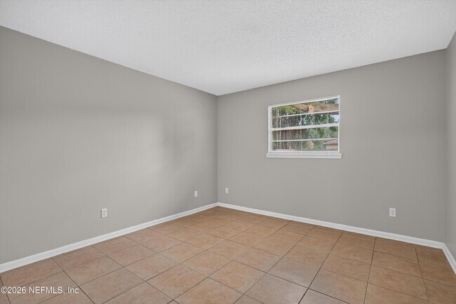 Building Photo - 1040 Willow Cove Ct E