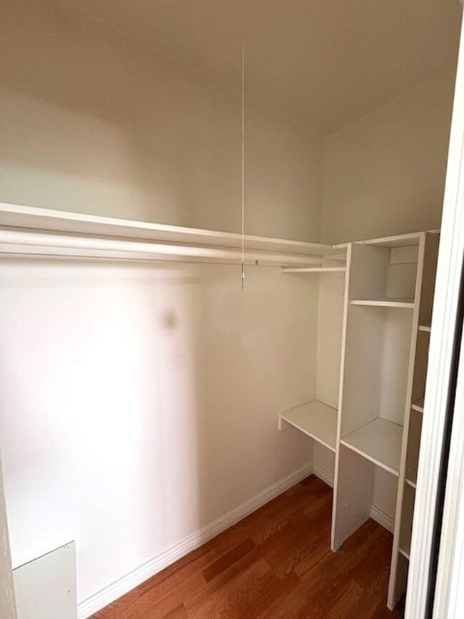 Building Photo - 3 Bedroom / 2.5 Bath Multi-Level Home in SLC!