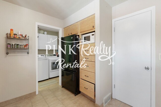 Building Photo - 3395 Beechwood Ct