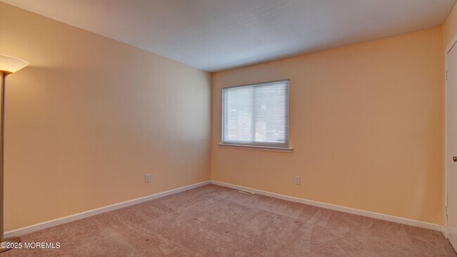 Building Photo - 66 Chestnut Way