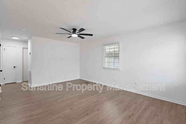 Building Photo - 906 37th St