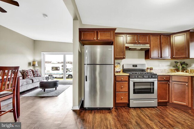 Building Photo - Coming Soon- Beautiful 3 Bedroom, 1 Bath h...