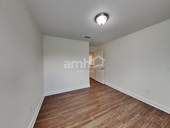 Building Photo - 5834 Hampton Creek Rd