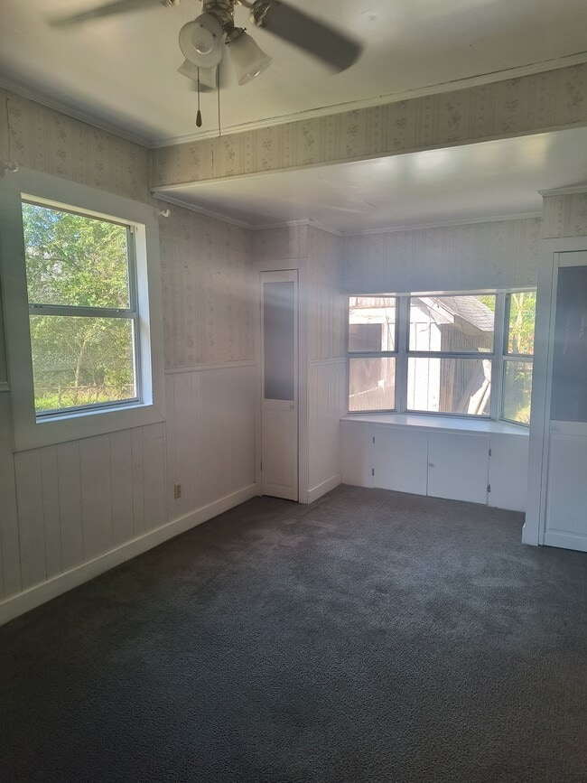 Building Photo - 2804 S Cherry St