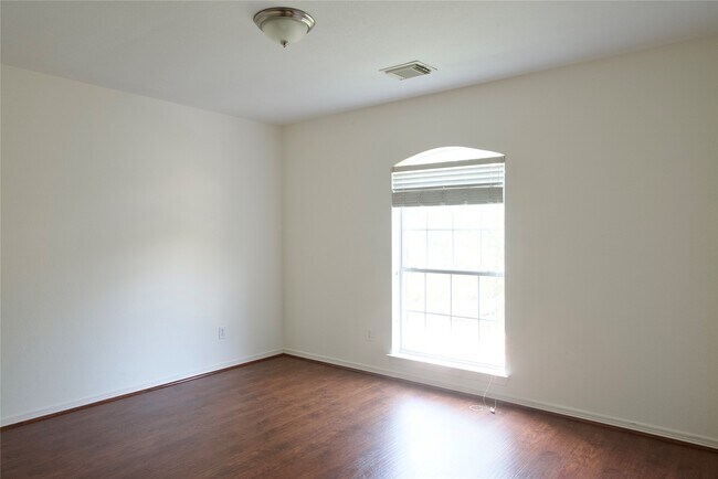 Building Photo - 2023 Creek Run Dr