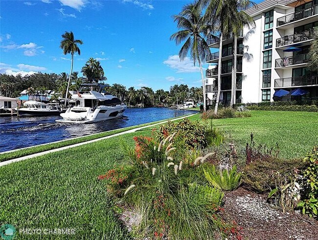 Building Photo - 1350 River Reach Dr