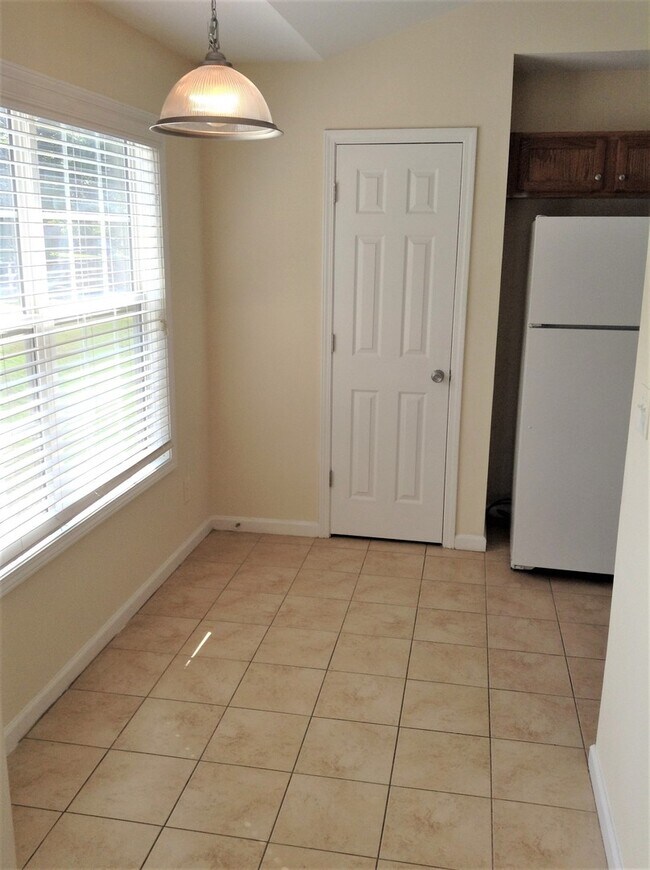 Building Photo - 6br House Near Campus FOR RENT