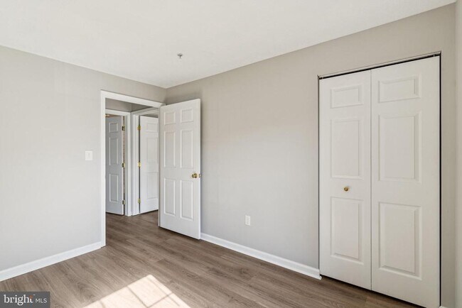 Building Photo - 699 Winding Stream Way