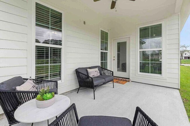 Building Photo - 3 Bedroom Furnished Rental Near LSU|All utilities included|Short Term & Long Term Options Available