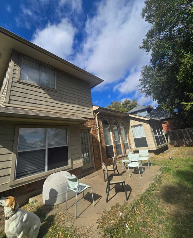 Building Photo - Remodeled Plano home with great fenced backyard