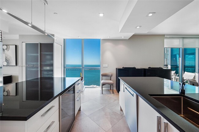 Building Photo - 1331 Brickell Bay Dr