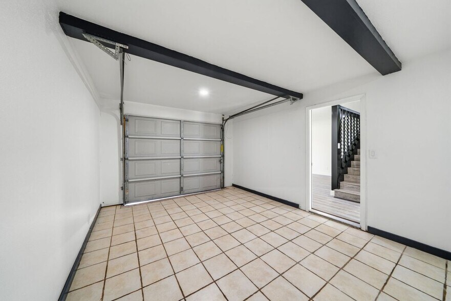 Building Photo - 10406 Broadstairs St