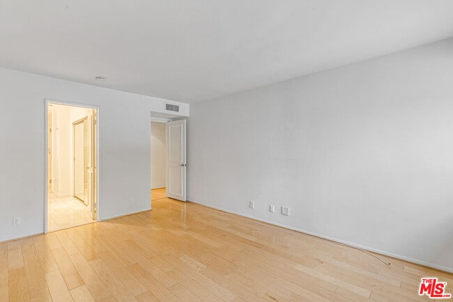 Building Photo - 8535 W Knl Dr