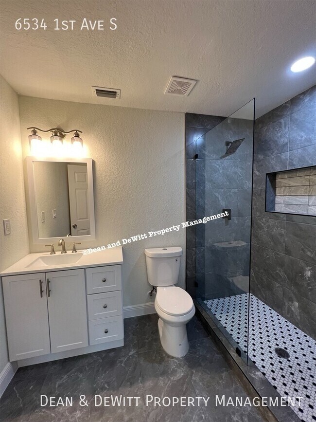 Building Photo - 6534 1st Ave S