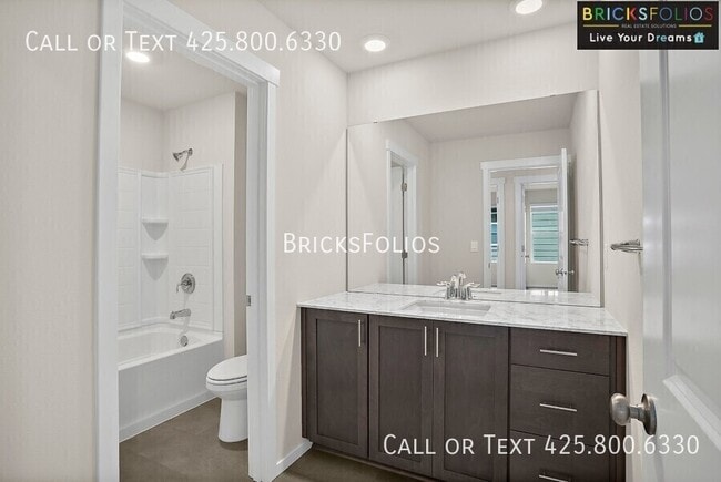 Building Photo - 1209 SW Pendleton Way