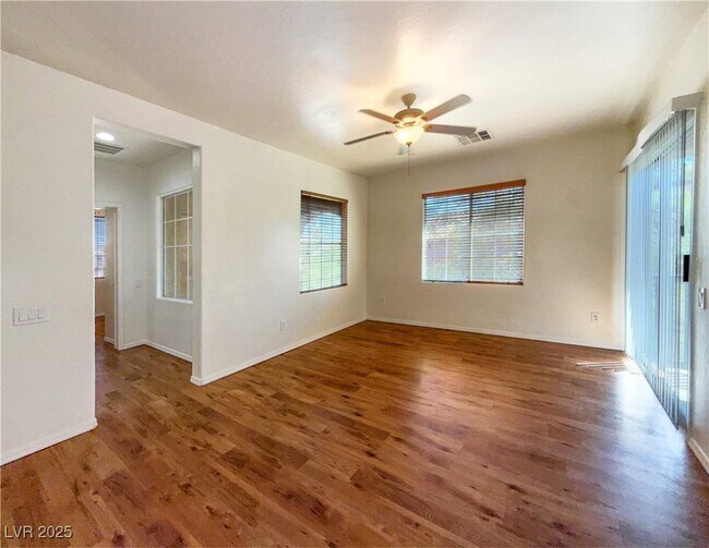 Building Photo - 6868 Sky Pointe Dr