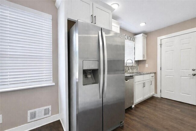 Building Photo - 1291 Lorenzo Dr SW