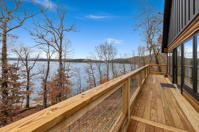 Building Photo - 19412 Pinecrest Ln