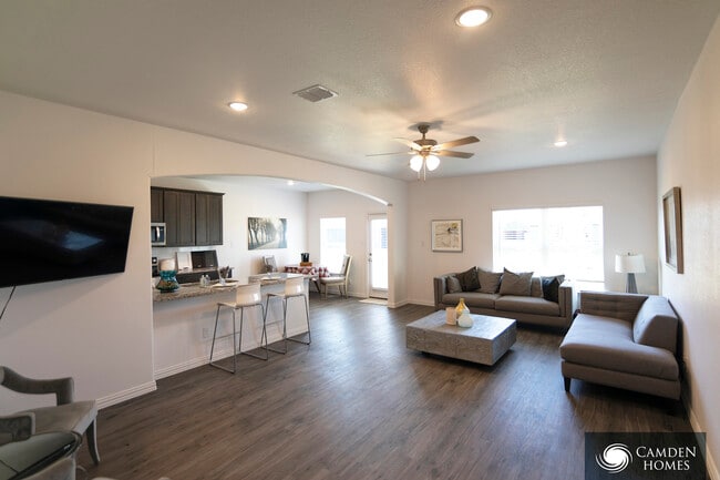 Building Photo - 210 Cypress Pt Dr