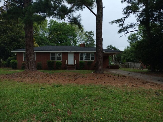 Primary Photo - Are you looking for a spacious and 3 bedro...