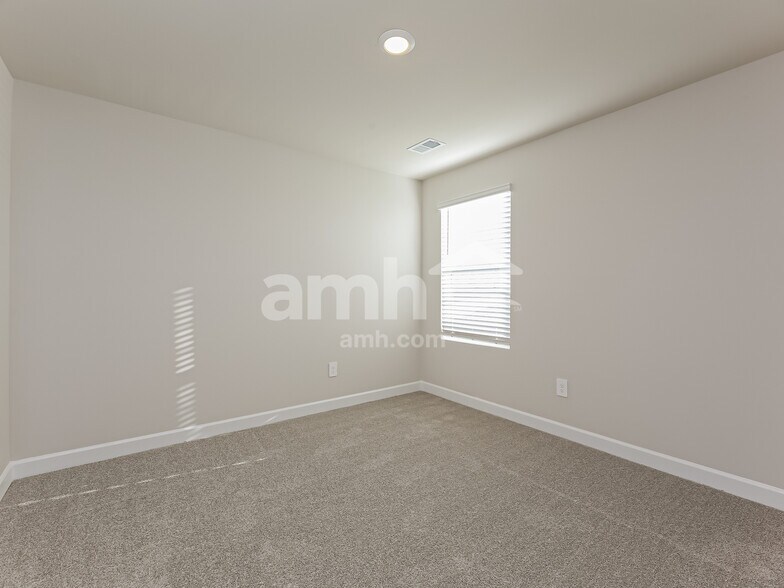 Building Photo - 806 Treeline Rd