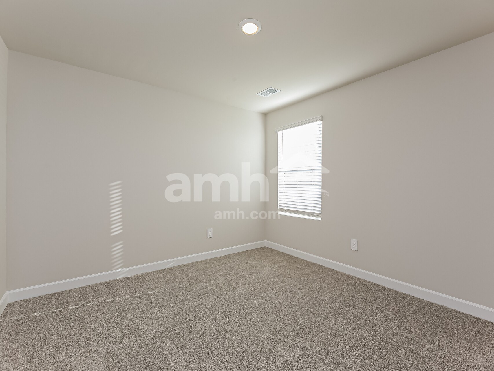 Building Photo - 806 Treeline Rd