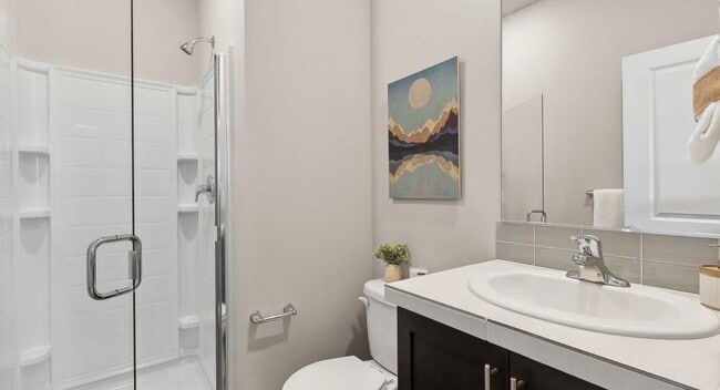 Building Photo - Modern 5 Bed Home