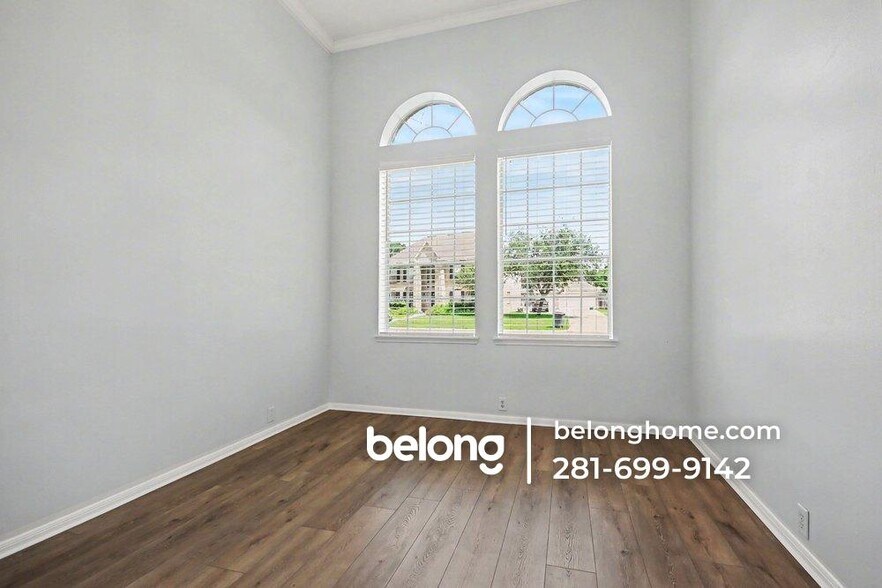 Building Photo - 2855 Everett Dr
