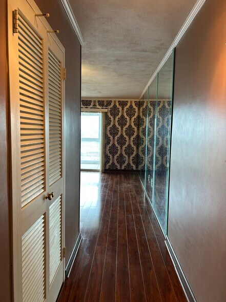 Building Photo - 2121 Nicholasville Rd