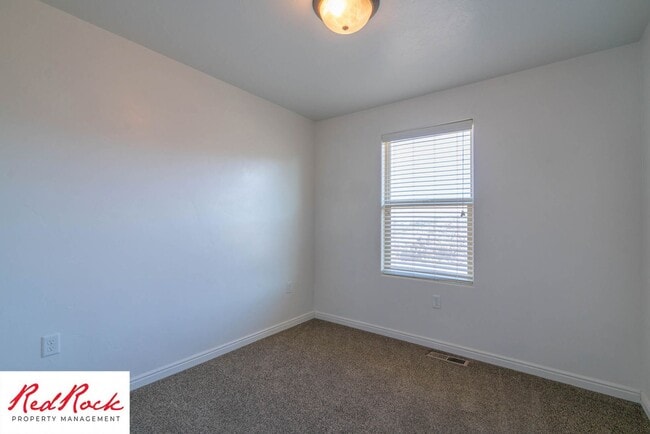 Building Photo - Dog Friendly, Stunning home in Southgate T...