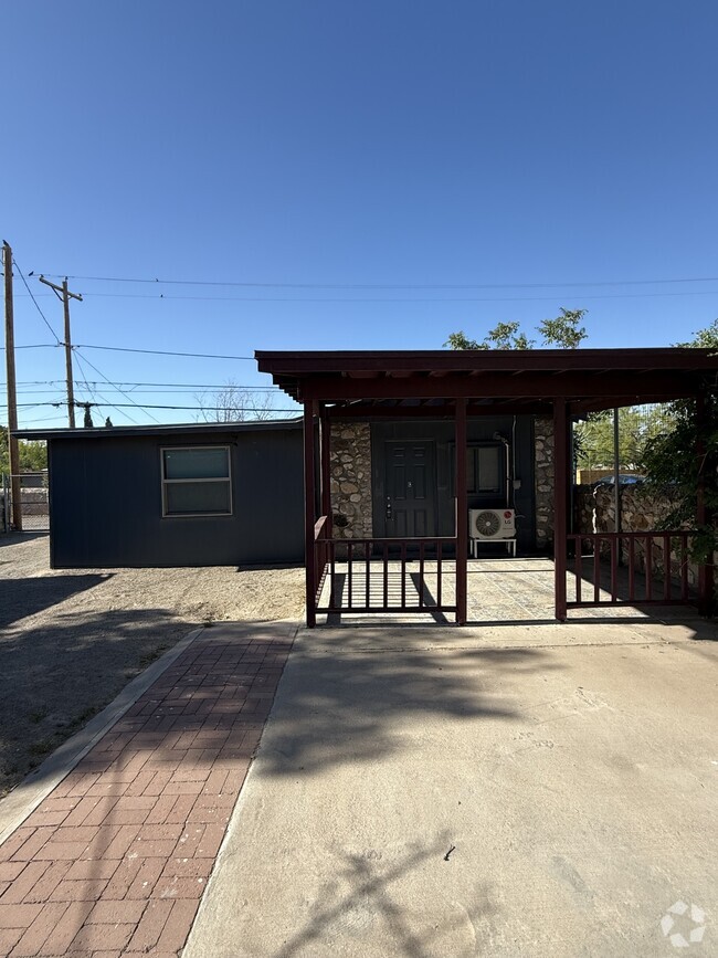 Building Photo - 4410 Trowbridge Dr