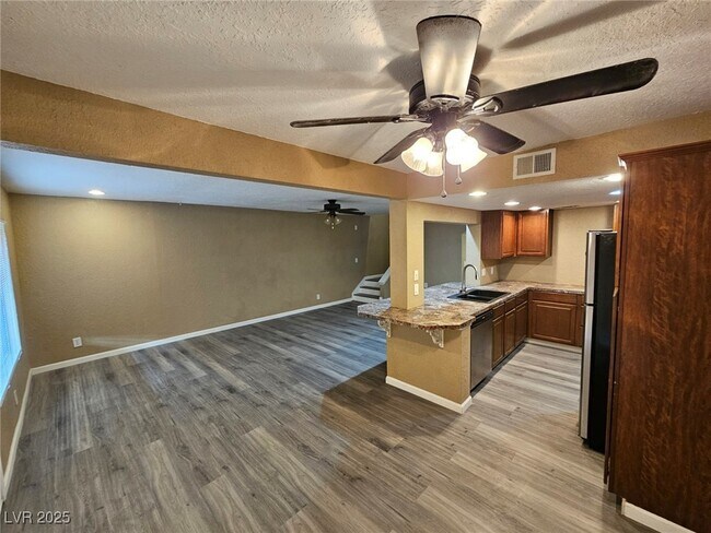 Building Photo - 260 Shadybrook Ln