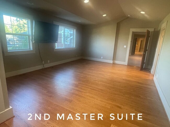 Building Photo - Tech Commuter's Dream Home - Walk to Micro...