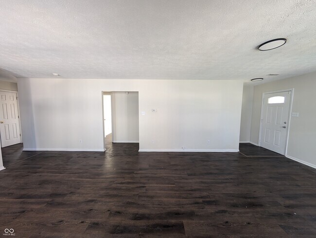 Building Photo - 451 W 26th St