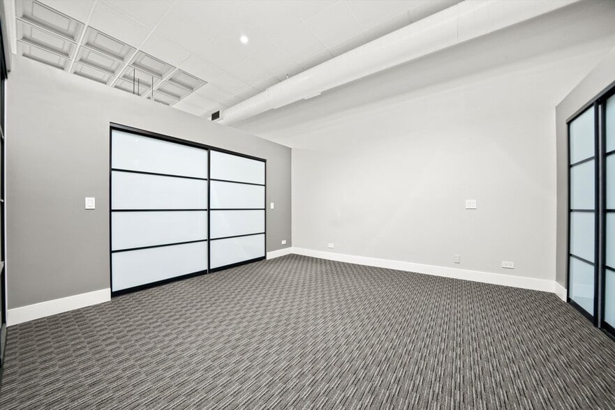 Building Photo - 300 N Ogden Ave