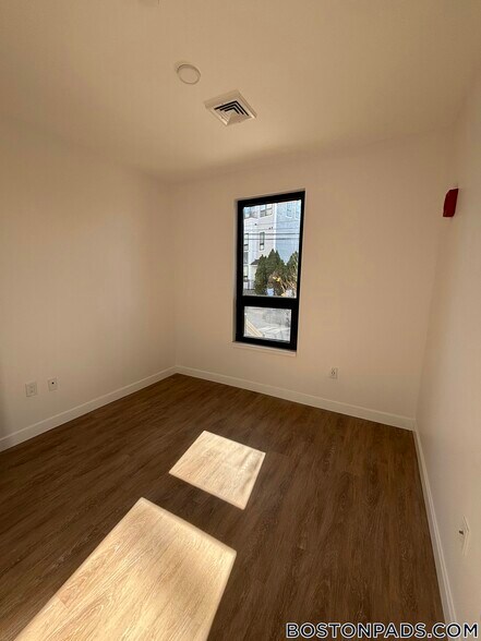 Building Photo - 199 Gardner St