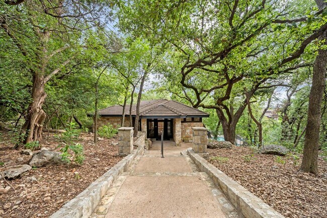 Building Photo - 4711 Spicewood Springs Rd