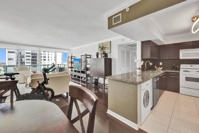 Building Photo - 2501 S Ocean Dr