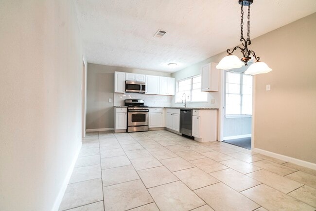 Building Photo - 1510 Greenbriar Ave