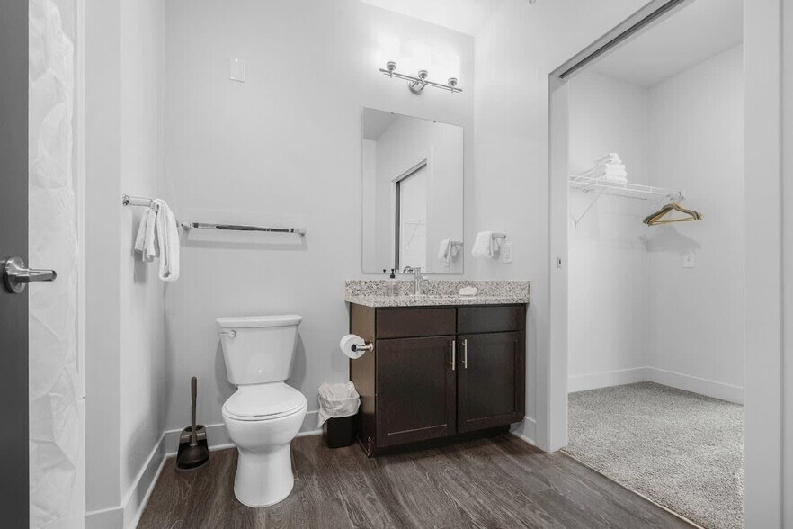 Building Photo - 8506 Westfield Blvd