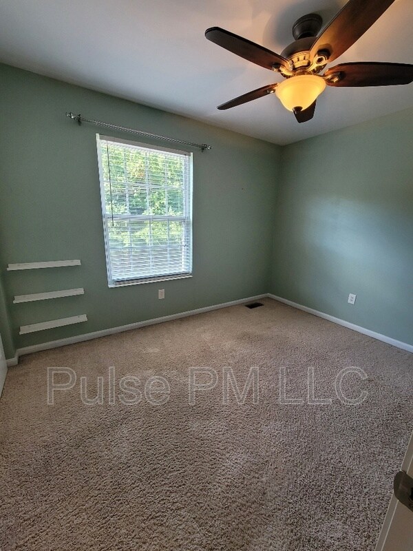 Building Photo - 1212 E Henry Clay Ave