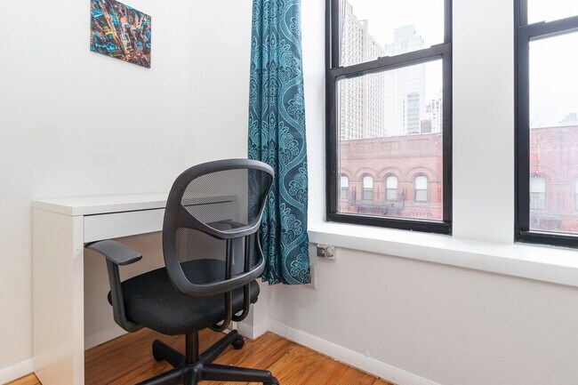 Building Photo - 345 E 94th St