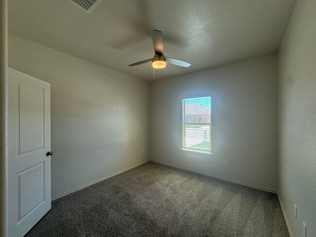 Building Photo - 3Bed/ 2Bath Available Now- in Lubbock coop...