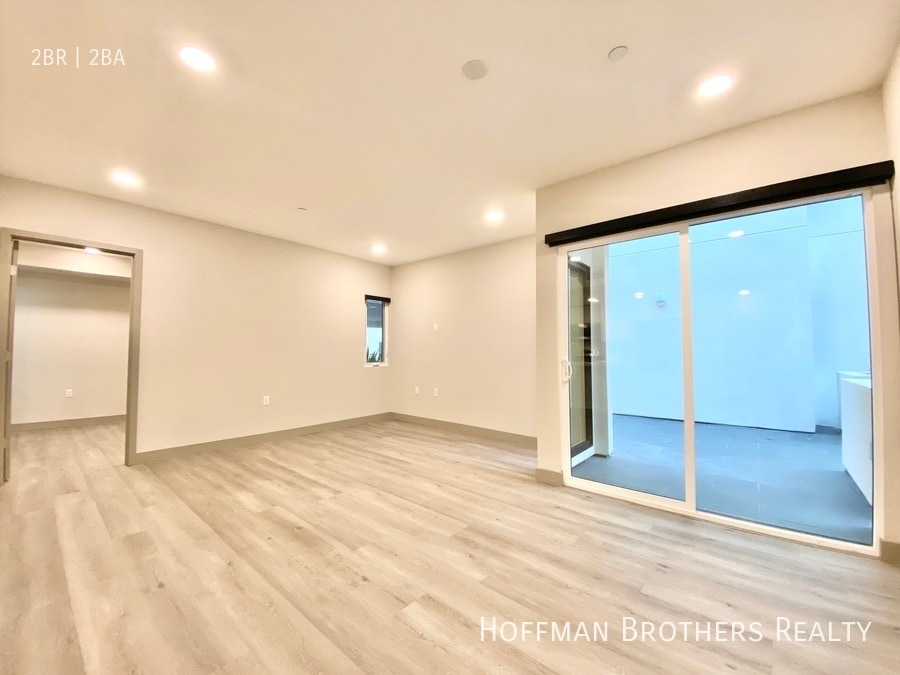 Building Photo - 1532 Brockton Ave