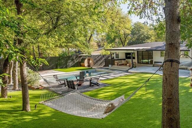 Building Photo - 1604 Elmhurst Dr