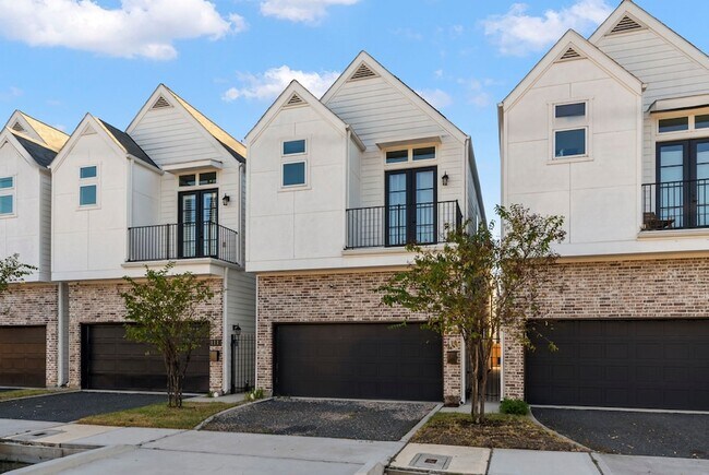 Building Photo - 113 Coronado St